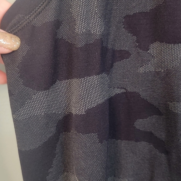 Athleta Racerback Camo Activewear Workout Womens Tank Size Medium - Picture 4 of 6